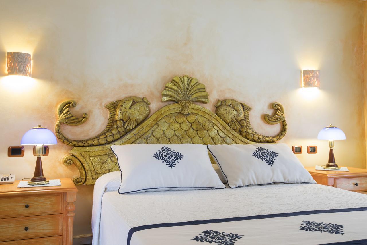 Poseidonia Hotel 4*