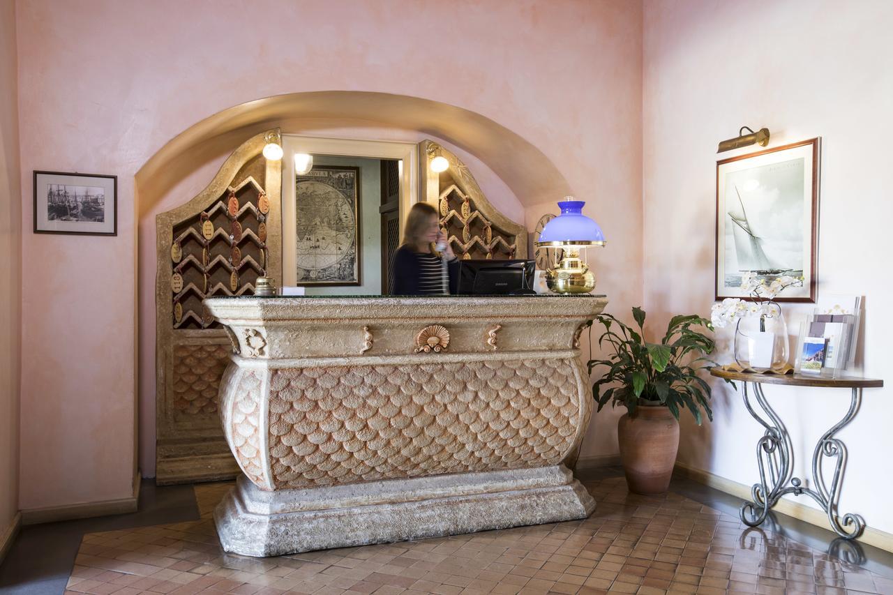 Poseidonia Hotel 4*
