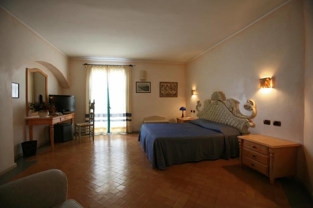 Poseidonia 4*